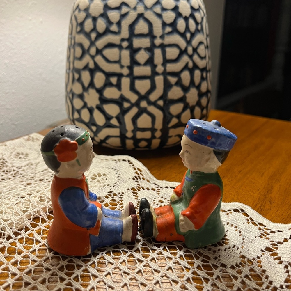 Boy/Girl Salt and Pepper Shaker Set Hand-Painted Ceramic Figurines - Multicolor - Picture 4 of 8